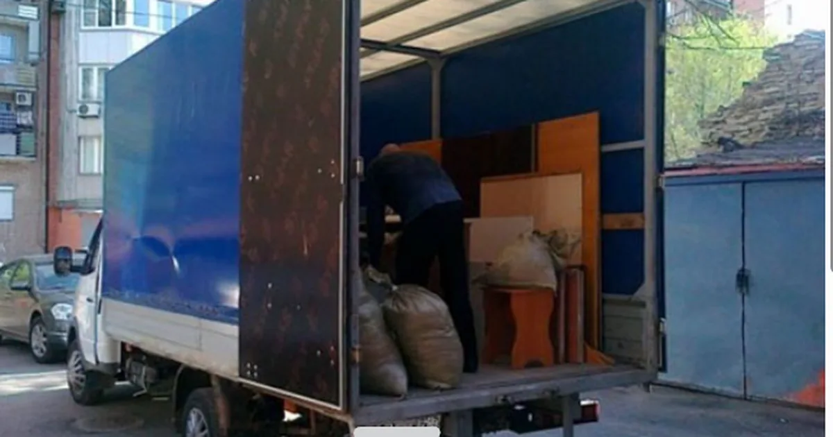 Gazelle van with movers Kyiv